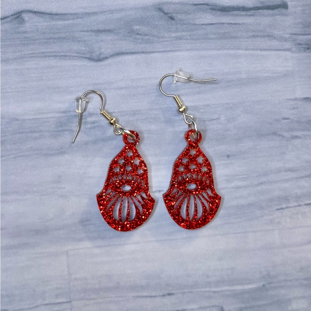 Chic Red Filigree Earrings